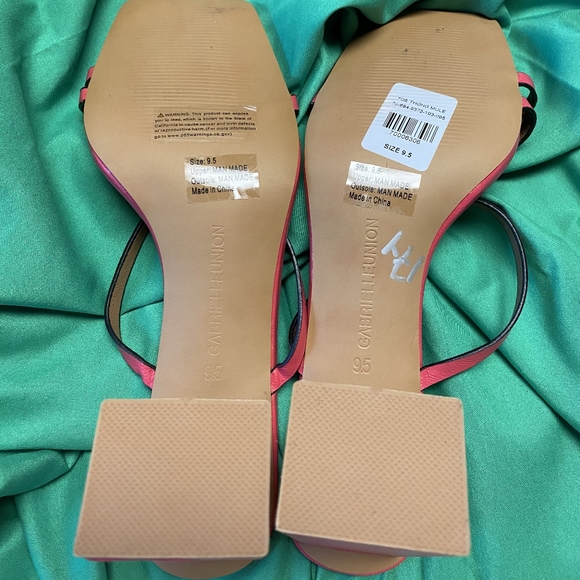 Gabrielle Union Block Heel Mule - Picture 5 of 6